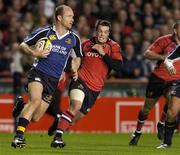 6 October 2006; Denis Hickie, Leinster, races clear of Ian Dowling, Munster. Magners League, Leinster v Munster, Lansdowne Road, Dublin. Picture credit: Brendan Moran / SPORTSFILE