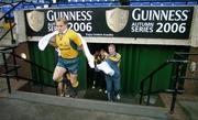 18 November 2006; Phil Waugh wraps up in a towel to keep out the cold before the captain's run. Australia Rugby Captain's Run, Lansdowne Road, Dublin. Picture credit: Brendan Moran / SPORTSFILE