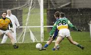 21 January 2007; Ross Munnelly, Laois, is tackled from behind by Karol Slattery, Offaly. He scored the resulting penalty. O'Byrne Cup Semi-Final, Offaly v Laois, O'Connor Park, Tullamore, Co. Offaly. Picture credit: Ray McManus / SPORTSFILE