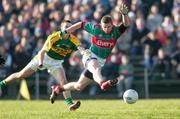 3 February 2007; Austin O'Malley, Mayo, in action against Marc O Se, Kerry. Allianz NFL Division 1A, Mayo V Kerry, Castlebar. Photo by Sportsfile