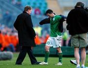 24 March 2007; Republic of Ireland manager Steve Staunton with Robbie Keane after his substitution during the second half. 2008 European Championship Qualifier, Republic of Ireland v Wales, Croke Park, Dublin. Picture credit: David Maher / SPORTSFILE