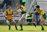 25 March 2007; Kieran Donaghy, Kerry, in action against Barry Dunnion and Paddy Campbell, Donegal. Allianz National Football League, Division 1A, Round 5, Donegal v Kerry, Letterkenny, Donegal. Picture credit: Oliver McVeigh / SPORTSFILE