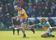 25 March 2007; Fergal Lynch, Clare, in action against Ger Oakley, Offaly. Allianz National Hurling League, Division 1A, Round 4, Offaly v Clare, Birr, Co. Offaly. Picture credit: Ray McManus / SPORTSFILE