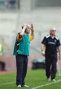 15 April 2007; Donegal manager Brian McIver issues instructions to this players from the sideline. Allianz National Football League Semi - Final, Division 1, Donegal v Kildare, Croke Park, Dublin. Picture credit; David Maher / SPORTSFILE