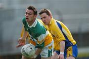 15 April 2007; Thomas Deehan, Offaly, in action against Seanie McDermott, Roscommon. Allianz National Football League, Division 2A, Offaly v Roscommon, O'Connor Park, Tullamore, Co. Offaly. Picture credit; Brian Lawless / SPORTSFILE