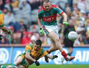 22 April 2007; Ger Brady, Mayo, in action against Barry Dunnion, Donegal. Allianz National Football League, Division 1 Final, Mayo  v Donegal, Croke Park, Dublin. Picture credit: David Maher / SPORTSFILE