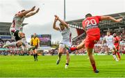 25 October 2014; Robbie Diack, left, and Rob Herring, Ulster, attempt to charge down a kick by James O'Connor, RC Toulon. European Rugby Champions Cup 2014/15, Pool 3, Round 2, Ulster v RC Toulon, Kingspan Stadium, Ravenhill Park, Belfast, Co. Antrim. Picture credit: Ramsey Cardy / SPORTSFILE