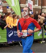 27 October 2014; Danoli Flood, Republic of Ireland, on his way to finishing the SSE Airtricity Dublin Marathon 2014. Merrion Square, Dublin. Picture credit: Ray McManus / SPORTSFILE
