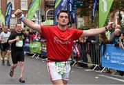 27 October 2014; Ian Cawley, Republic of Ireland, on his way to finishing the SSE Airtricity Dublin Marathon 2014. Merrion Square, Dublin. Picture credit: Ray McManus / SPORTSFILE