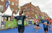 27 October 2014; Morgan Treacy, from Collon, Co. Louth, cheers as as he 'saunters' down Merrion Square on his way to the finish of the SSE Airtricity Dublin Marathon 2014.  Picture credit: Ray McManus / SPORTSFILE