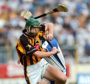 29 April 2007; Henry Shefflin, Kilkenny, in action against Jack Kennedy, Waterford. Allianz National Hurling League, Division 1 Final, Kilkenny v Waterford, Semple Stadium, Thurles, Co. Tipperary. Picture credit: Ray McManus / SPORTSFILE