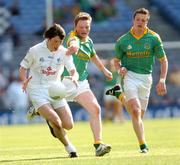 20 May 2007; David Lyons, Kildare, in action against Caoimhin King and Kevin Reilly, right, Meath. Bank of Ireland Leinster Senior Football Championship, Meath v Kildare, Croke Park, Dublin. Picture credit: Brian Lawless / SPORTSFILE