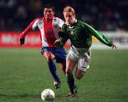 10 February 1999; Damien Duff of Republic of Ireland in action against Jorge Valdez of Paraguay during the International Friendly match between Republic of Ireland and Paraguay at Lansdowne Road in Dublin. Photo by Matt Browne/Sportsfile