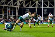 8 November 2014; Tommy Bowe, Ireland, scores his side's second try of the game despite the tackle of Bryan Habana, South Africa. Guinness Series, Ireland v South Africa, Aviva Stadium, Lansdowne Road, Dublin. Picture credit: Ramsey Cardy / SPORTSFILE