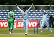 23 June 2007; RP SIngh, India, claims for the wicket of Kenny Carroll, Ireland. One Day Cricket International, Ireland v India, Stormont, Belfast, Co. Antrim. Picture credit: Oliver McVeigh / SPORTSFILE