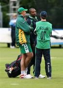24 June 2007; Ireland coach Phil Simmons, centre, in conversation with Ireland's Kyle McCallan, right, and South Africa's Andre Nel before the start of play. One Day Cricket International, Ireland v South Africa, Stormont, Belfast, Co. Antrim. Picture credit: Oliver McVeigh / SPORTSFILE