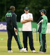 24 June 2007; Ireland coach Phil Simmons, right, along with captain Trent Johnston, centre, and Kyle McCallan before the start of the game. One Day Cricket International, Ireland v South Africa, Stormont, Belfast, Co. Antrim. Picture credit: Oliver McVeigh / SPORTSFILE
