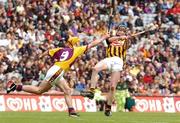 1 July 2007; Martin Comerford, Kilkenny, gets his shot away despite the attentions of Eoin Quigley, Wexford. Guinness Leinster Senior Hurling Championship Final, Kilkenny v Wexford, Croke Park, Dublin. Picture credit: Stephen McCarthy / SPORTSFILE