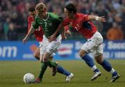 31 March 2004; Damien Duff of Republic of Ireland in action against Martin Jiranek, right, and Libor Sionko of Czech Republic during an International Friendly between Republic of Ireland and Czech Republic at Lansdowne Road in Dublin. Photo by Damien Eagers/Sportsfile