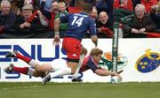 10 April 2004; Shaun Payne of Munster touches down to score his side's first try during the Heineken Cup Quarter-Final match between Munster and Stade Francais at Thomond Park in Limerick. Photo by Brendan Moran/Sportsfile