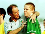 10 April 1999; Republic of Ireland manager Brian Kerr celebrates with Damien Duff after the 1999 FIFA World Youth Championship Group C Round 3 match between Australia and Republic of Ireland at the Liberty Stadium in Ibadan, Nigeria. Photo by David Maher/Sportsfile