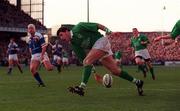 4 March 2000; Shane Horgan of Ireland scores a try during the Lloyds TSB 6 Nations match between Ireland and Italy at Lansdowne Road in Dublin. Photo by Damien Eagers/Sportsfile