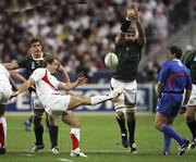 20 October 2007; Andy Gomarsall, England, kicks in front of Victor Matfield, South Africa. Rugby World Cup Final, South Africa v England,Stade de France, Paris. Picture credit; Paul Thomas / SPORTSFILE