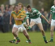 21 October 2007; Daryl Flynn, Moorfield, in action against Paddy Colfer, Clongeen. AIB Leinster Club Football Championship, Moorfield v Clongeen, Moorfield v Clongeen, Clane, Co. Kildare. Picture credit: Matt Browne / SPORTSFILE