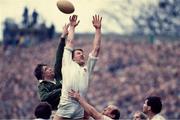 18 February 1989; Donal Lenihan, left, Ireland, contests a lineout with Mike Teague, England. Ireland v England, Five Nations. Lansdowne Road. Picture credit: Ray McManus / SPORTSFILE