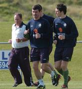 26 April 2004; Roy Keane, centre, Jonathan Douglas, right, Republic of Ireland manager Brian Kerr during a Republic of Ireland training session at Malahide Football Club in Malahide, Dublin. Photo by David Maher/Sportsfile