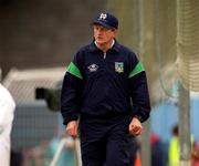 4 June 2000; Limerick manager Eamonn Cregan during the Guinness Munster Senior Hurling Championship Semi-Final match between Cork and Limerick at Semple Stadium in Thurles, Tipperary. Photo by Ray McManus/Sportsfile