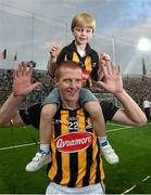 27 September 2014; Kilkenny's Henry Shefflin and his son Henry shows his ten fingers for his ten all Ireland medals. GAA Hurling All Ireland Senior Championship Final Replay, Kilkenny v Tipperary. Croke Park, Dublin. Picture credit: Ray McManus / SPORTSFILE