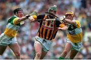 10 September 2000; Henry Shefflin, Kilkenny breaks the challange from Offaly's Brian Whelahan, left and Niall Claffey. Kilkenny v Offaly, All Ireland Hurling Championship Final, Croke Park, Dublin. Picture credit; Ray McManus/SPORTSFILE