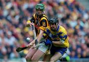 8 September 2002; Henry Shefflin, Kilkenny, nips in ahead of Gerry Quinn, Clare, to score his sides second goal. Clare v Kilkenny, All Ireland Hurling Final, Croke Park, Dublin. Picture credit; Damien Eagers / SPORTSFILE