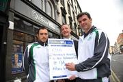 3 April 2008: Shamrock Rovers' Stephen Rice, left, and manager Pat Scully, right, with Eddie Thompson, Operations Manager William Hill Ireland, at the Shamrock Rovers Football Club Official Bookmaker launch. The Stag's Head, Dame Court, Dublin. Picture credit: Brian Lawless / SPORTSFILE  *** Local Caption ***