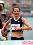 11 June 2000; Sonia O'Sullivan crosses the line to win the Tesco Ireland/Evening Herald Womens Mini Marathon in Dublin. Athletics. Photo by Gerry Barton/Sportsfile