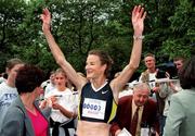 11 June 2000; Sonia O'Sullivan celebrates after victory in the Tesco Ireland/Evening Herald Womens Mini Marathon in Dublin. Athletics. Photo by Gerry Barton/Sportsfile