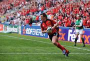27 April 2008; Munster's Ian Dowling crosses the line for a try which was disallowed for a forward pass. Heineken Cup Semi-Final, Saracens v Munster, Ricoh Arena, Coventry, England. Picture credit: Brendan Moran / SPORTSFILE *** Local Caption ***