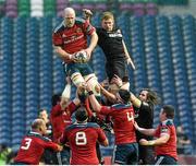 11 April 2015; Munster's Paul O'Connell wins possession in a lineout. Guinness PRO12, Round 19, Edinburgh v Munster, BT Murrayfield Stadium, Edinburgh, Scotland. Picture credit: Kenny Smith / SPORTSFILE