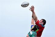 25 April 2015; Peter O'Mahony, Munster, in action against Francesco Minto, Benetton Treviso. Guinness PRO12, Round 20, Munster v Benetton Treviso. Irish Independent Park, Cork. Picture credit: Ramsey Cardy / SPORTSFILE