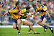 15 June 2008; Bryan Sheehan, Kerry, in action against Laurence Healy, left, and Gordon Kelly, Clare. GAA Football Munster Senior Championship Semi-Final, Kerry v Clare, Fitzgerald Stadium, Killarney, Co. Kerry. Picture credit: Stephen McCarthy / SPORTSFILE