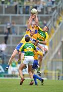 15 June 2008; Tommy Griffin, Kerry, contest a breaking ball with David Russell, left, and Ger Quinlan, Clare. GAA Football Munster Senior Championship Semi-Final, Kerry v Clare, Fitzgerald Stadium, Killarney, Co. Kerry. Picture credit: Stephen McCarthy / SPORTSFILE