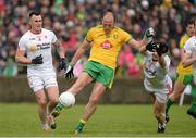 17 May 2015; Colm McFadden, Donegal, in action against Ronan McNabb, Tyrone. Ulster GAA Football Senior Championship, Preliminary Round, Donegal v Tyrone. MacCumhaill Park, Ballybofey, Co. Donegal. Picture credit: Oliver McVeigh / SPORTSFILE