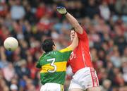 6 July 2008; Michael Cussen, Cork, punches home his side's only goal ahead of Tom O'Sullivan, Kerry. GAA Football Munster Senior Championship Final, Kerry v Cork, Pairc Ui Chaoimh, Cork. Picture credit: Brendan Moran / SPORTSFILE