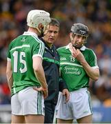 24 May 2015; Limerick manager TJ Ryan issues instructions to his corner-forwards Cian Lynch, left, and Graeme Mulcahy. Munster GAA Hurling Senior Championship Quarter-Final, Clare v Limerick. Semple Stadium, Thurles, Co. Tipperary. Picture credit: Dáire Brennan / SPORTSFILE
