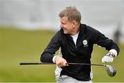 27 May 2015; Comedian Patrick Kielty jokes following his tee shot from the 1st hole. Dubai Duty Free Irish Open Golf Championship 2015, Pro-Am. Royal County Down Golf Club, Co. Down. Picture credit: Ramsey Cardy / SPORTSFILE
