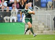 30 August 2008; Rob Kearney, Leinster, celebrates as he runs through to score his side's 4th try against Queensland Reds. Pre-season friendly, Queensland Reds v Leinster, Donnybrook Stadium, Donnybrook, Dublin. Picture credit: Brendan Moran / SPORTSFILE