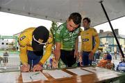 29 August 2008; Kenny Lisabeth, of the An Post sponsored Sean Kelly team, signs on ahead of the third stage of the Tour of Ireland. 2008 Tour of Ireland - Stage 3, Ballinrobe - Galway. Picture credit: Stephen McCarthy / SPORTSFILE  *** Local Caption ***