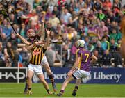 21 June 2015; Diarmuid O'Keeffe, Wexford, supported by team-mate Ciaran Kenny, in action against Richie Hogan, Kilkenny. Leinster GAA Hurling Senior Championship, Semi-Final, Kilkenny v Wexford, Nowlan Park, Kilkenny. Picture credit: Piaras Ó Mídheach / SPORTSFILE