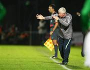 10 September 2008; Northern Ireland manager, Nigel Worthington, shouts instructions to his players during the game. 2010 World Cup Qualifier, Northern Ireland v Czech Republic, Windsor Park, Belfast, Co. Antrim. Picture credit; Oliver McVeigh / SPORTSFILE